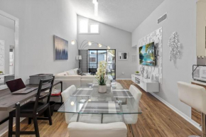 Disney and Airport 15 minutes from Luxury Condo